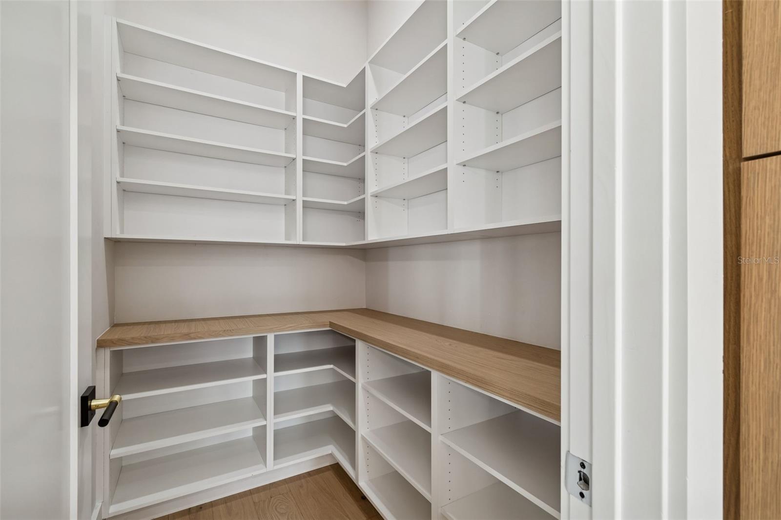 SUBURB ROYAL - Residential