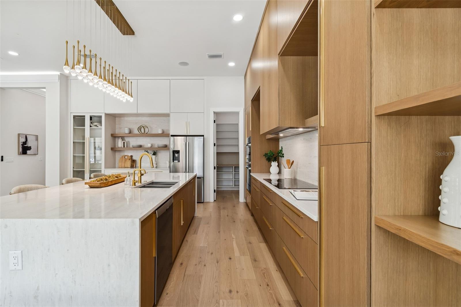 SUBURB ROYAL - Residential