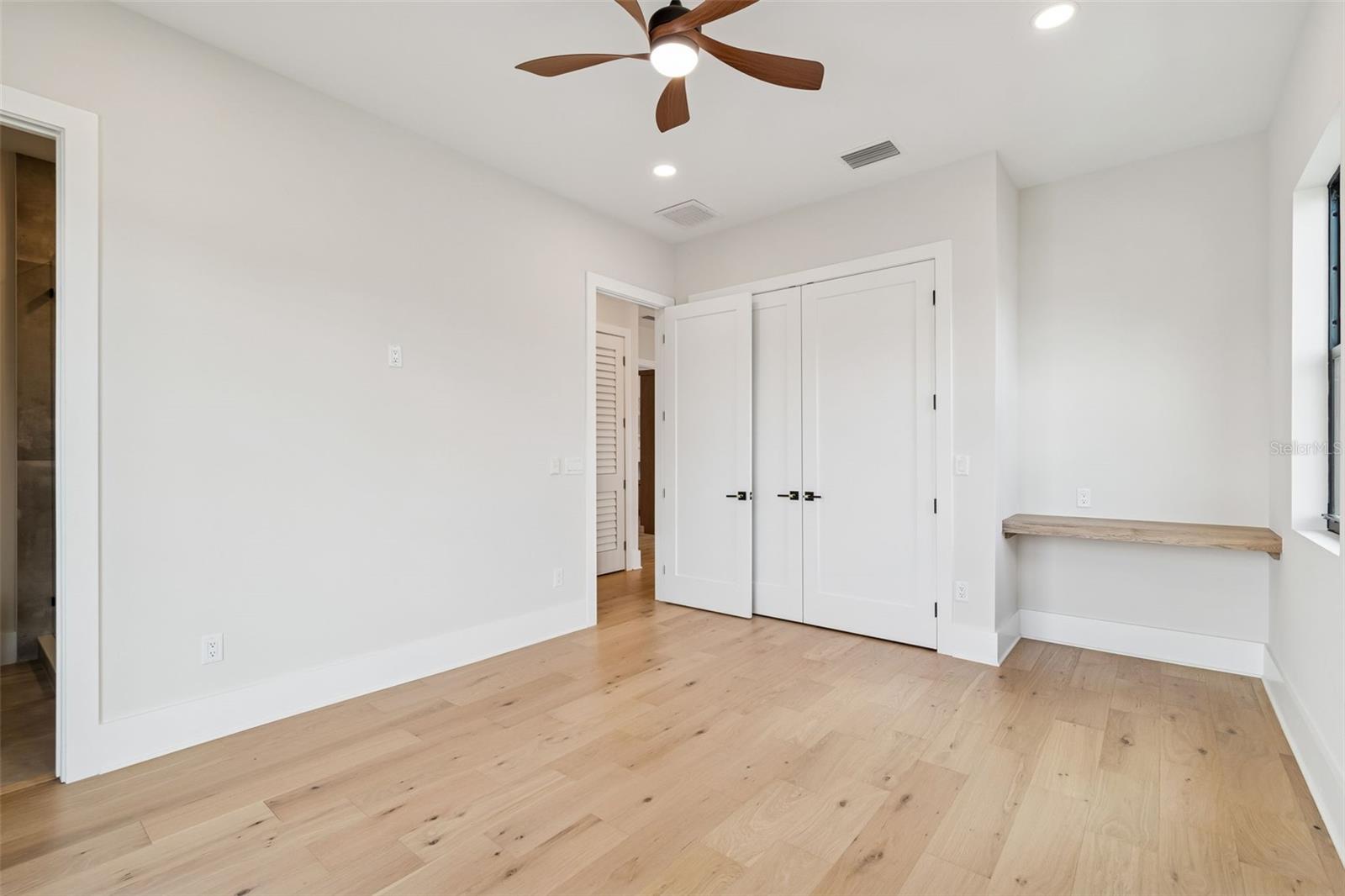 SUBURB ROYAL - Residential