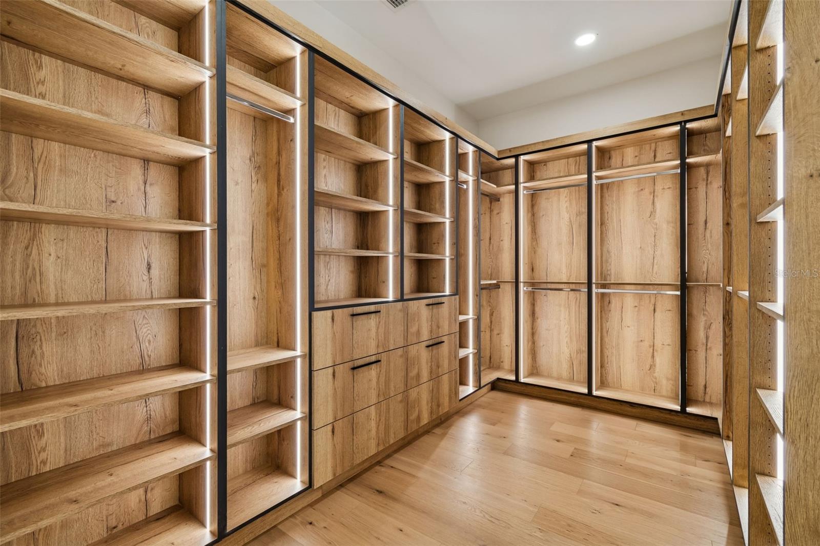 SUBURB ROYAL - Residential