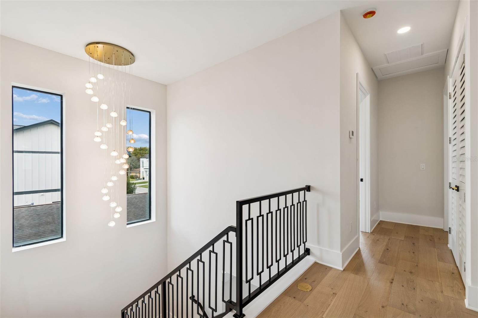 SUBURB ROYAL - Residential