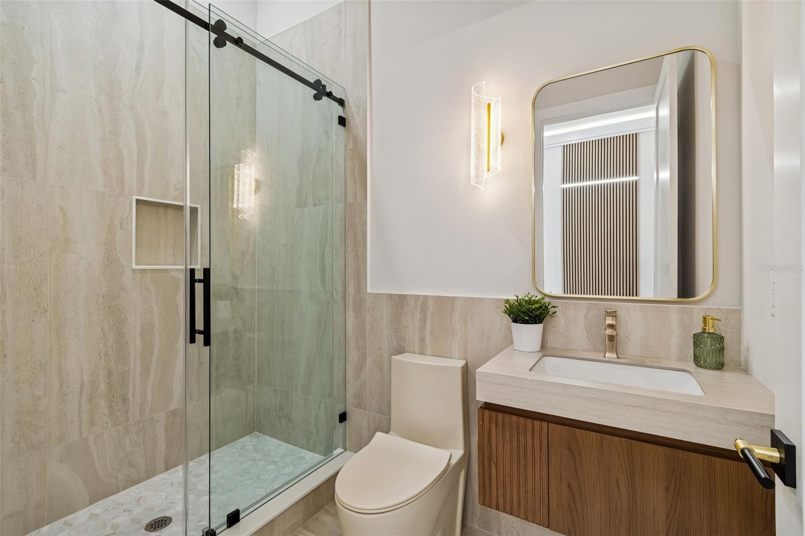 810 W BRADDOCK STREET