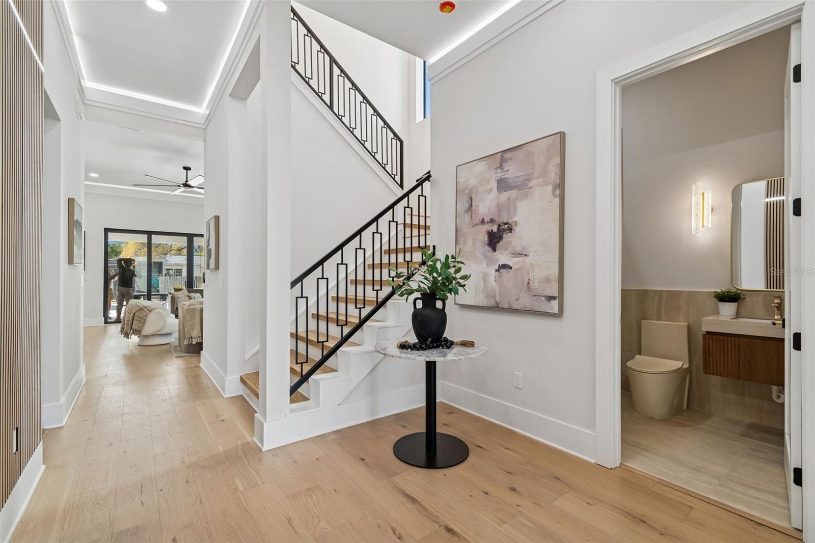 810 W BRADDOCK STREET