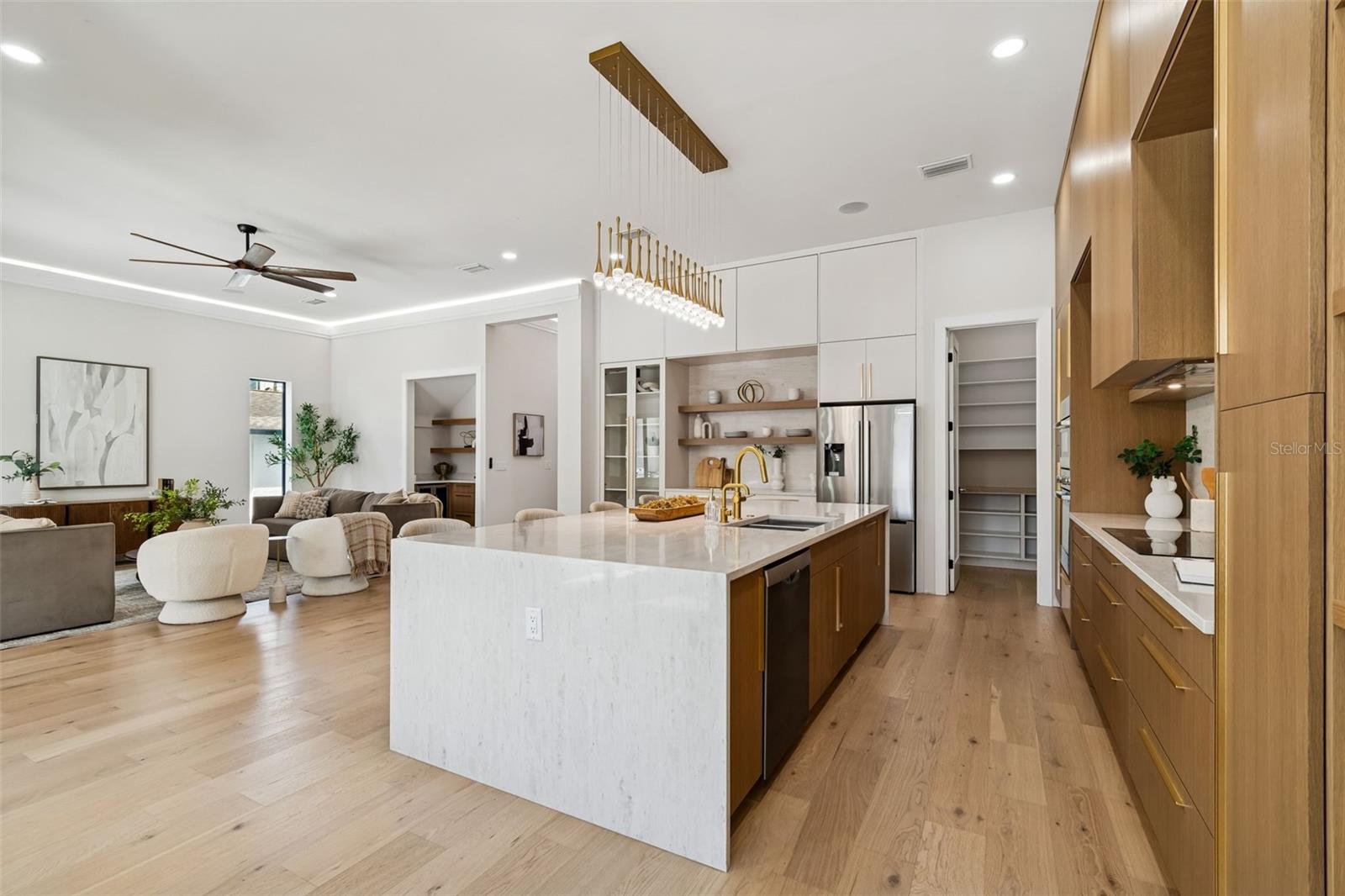 SUBURB ROYAL - Residential