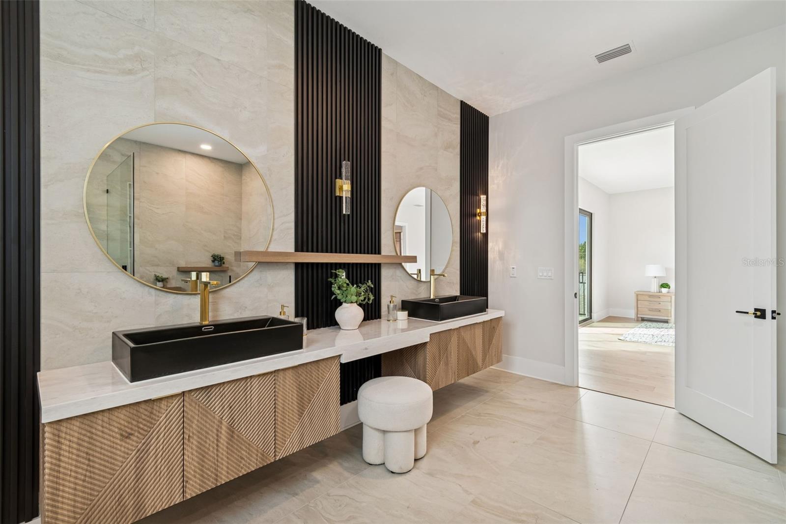 SUBURB ROYAL - Residential