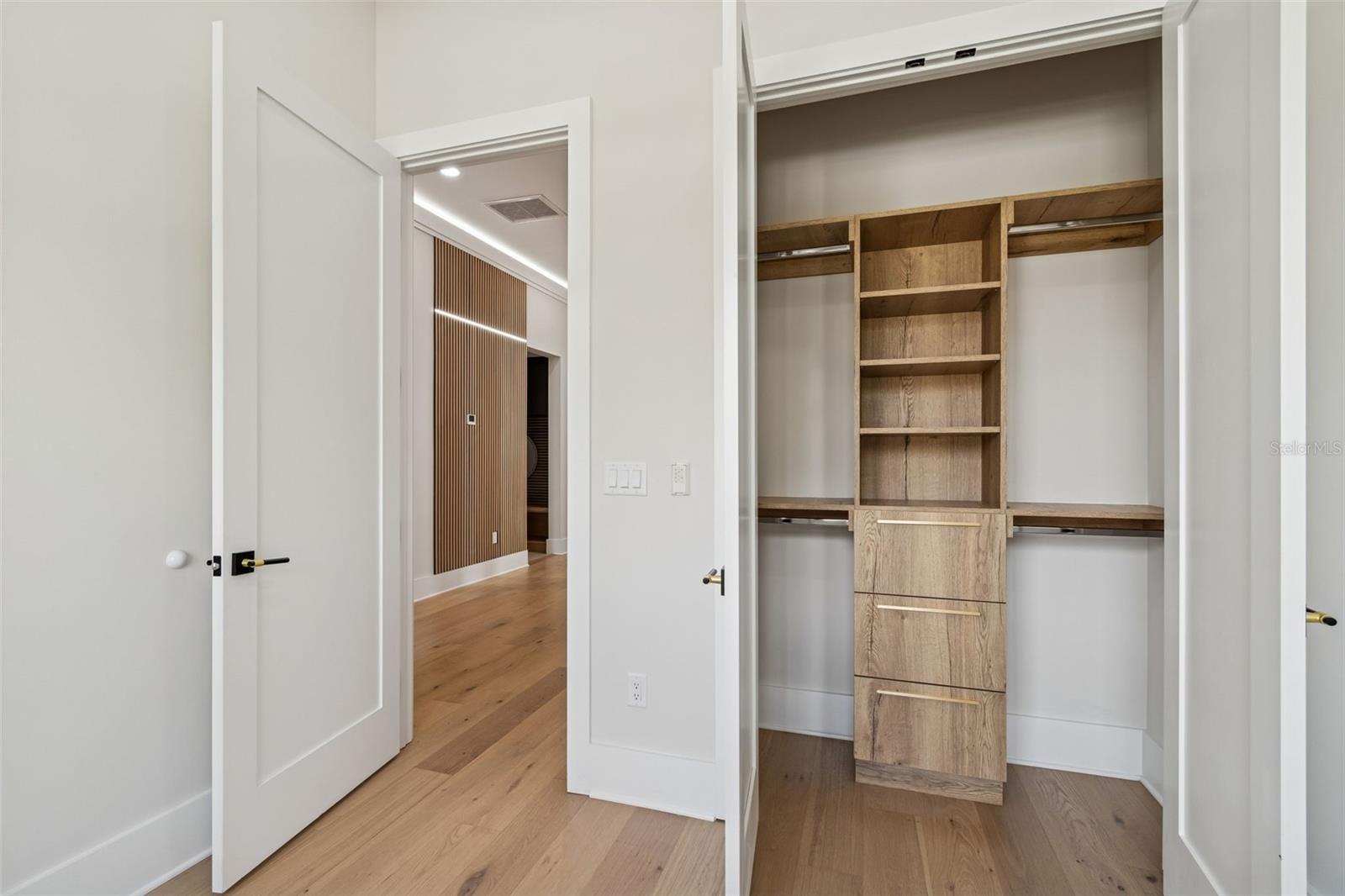 SUBURB ROYAL - Residential