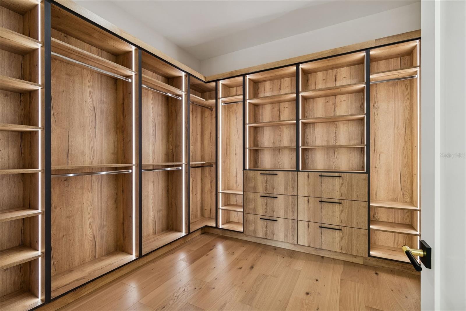 SUBURB ROYAL - Residential