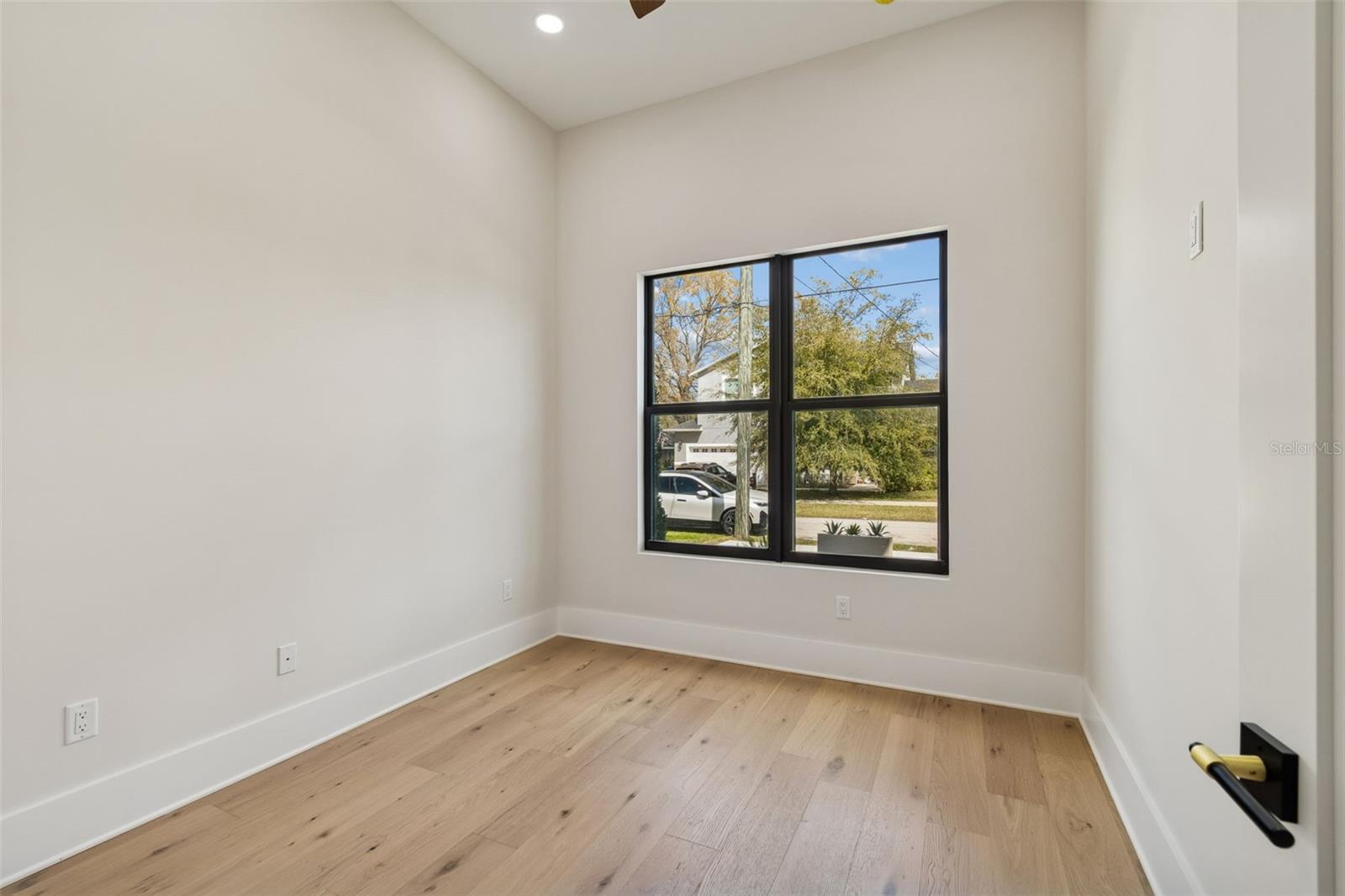 SUBURB ROYAL - Residential