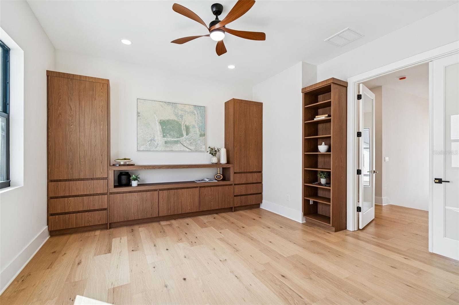 SUBURB ROYAL - Residential