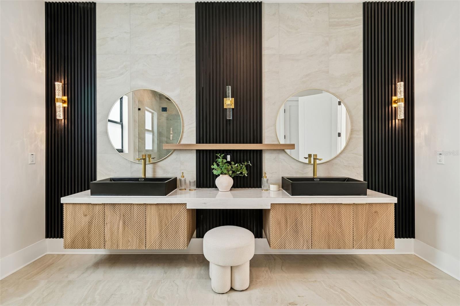 SUBURB ROYAL - Residential