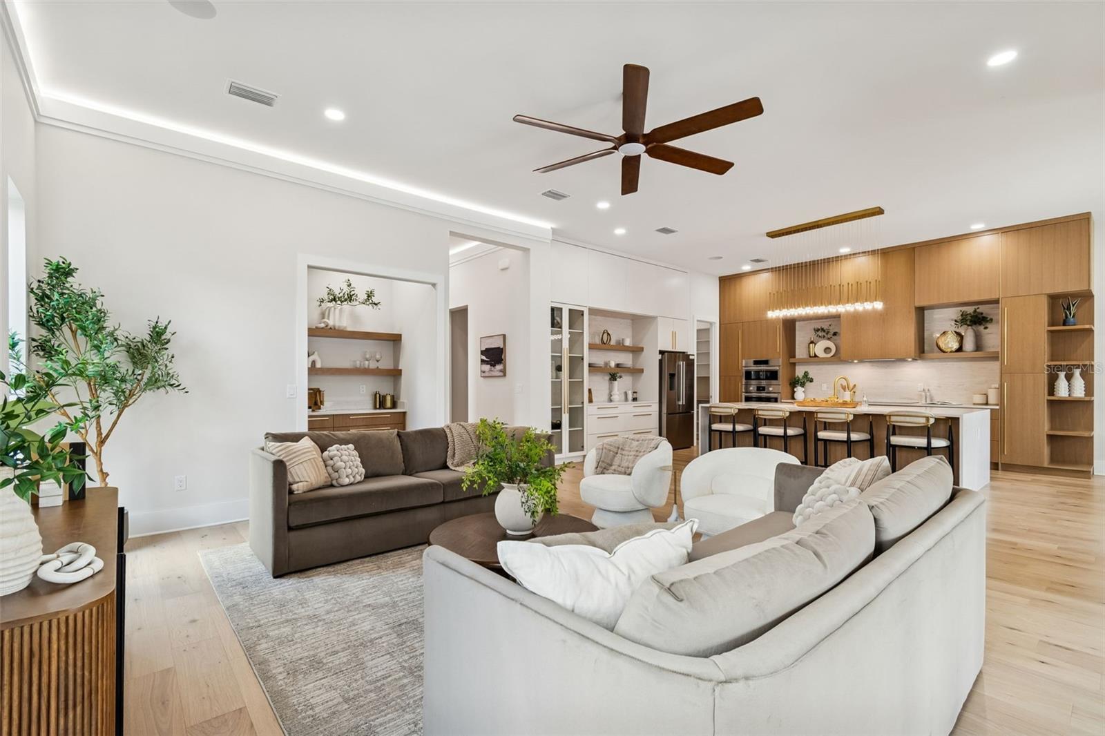 SUBURB ROYAL - Residential