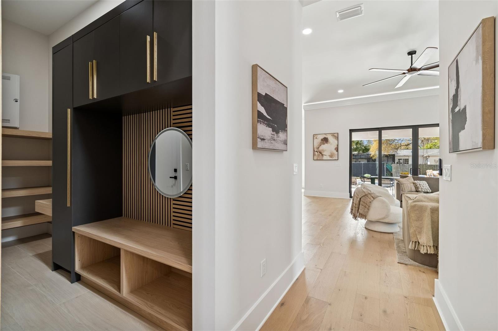 SUBURB ROYAL - Residential