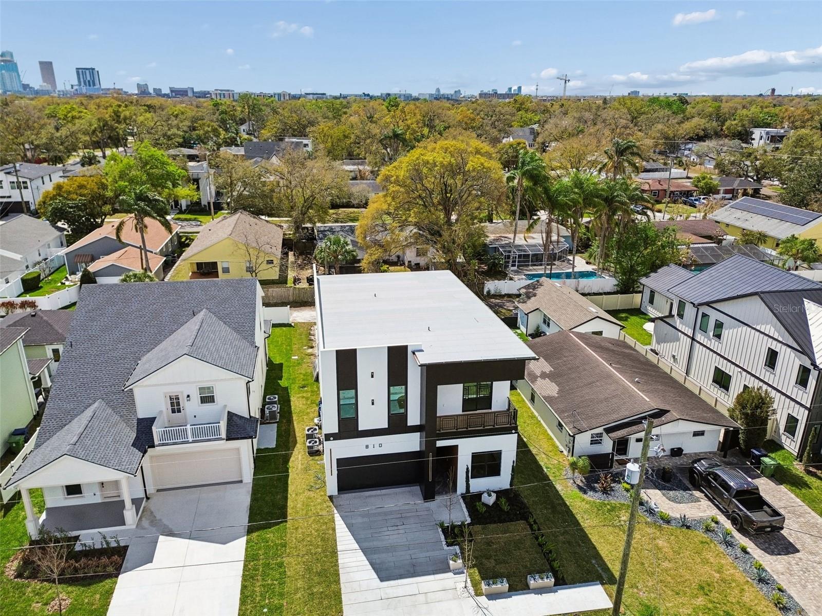 SUBURB ROYAL - Residential