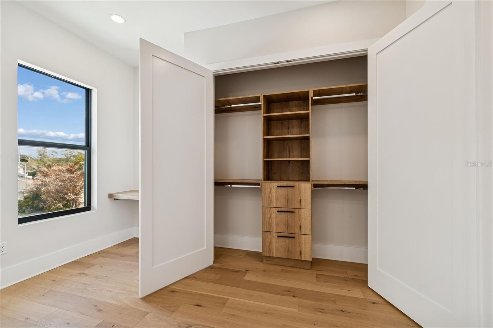 SUBURB ROYAL - Residential