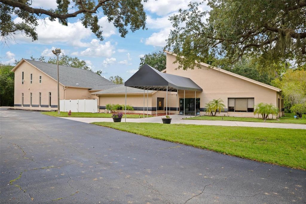 Photo of 3730 Tampa Road #3730-B, Palm Harbor, FL 34684 (MLS # TB8322113)