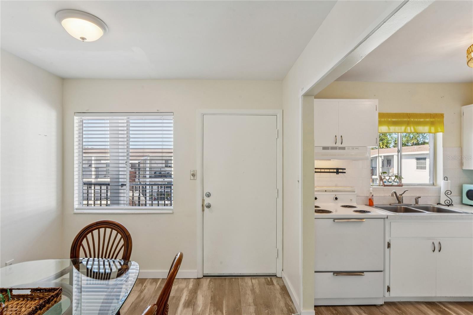 THE THIRD BAYSHORE - Residential