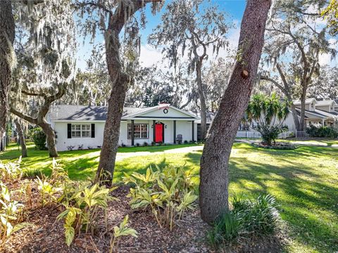 A home in HOWEY IN THE HILLS