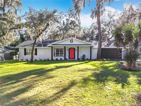 A home in HOWEY IN THE HILLS