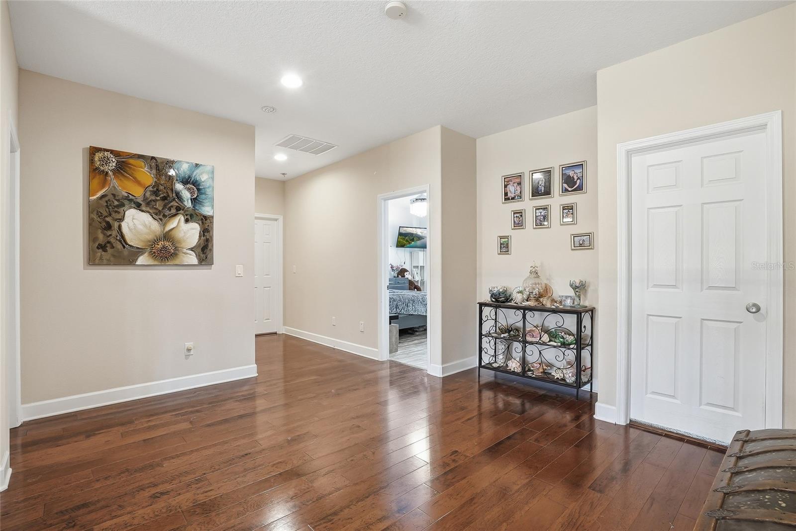 WATERS EDGE 04 - Residential