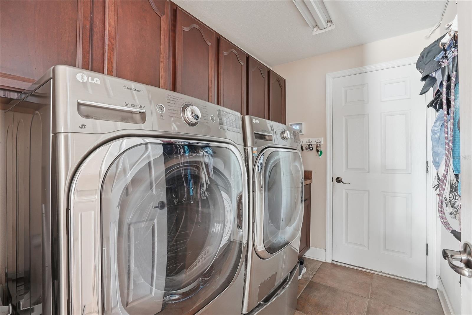 WATERS EDGE 04 - Residential