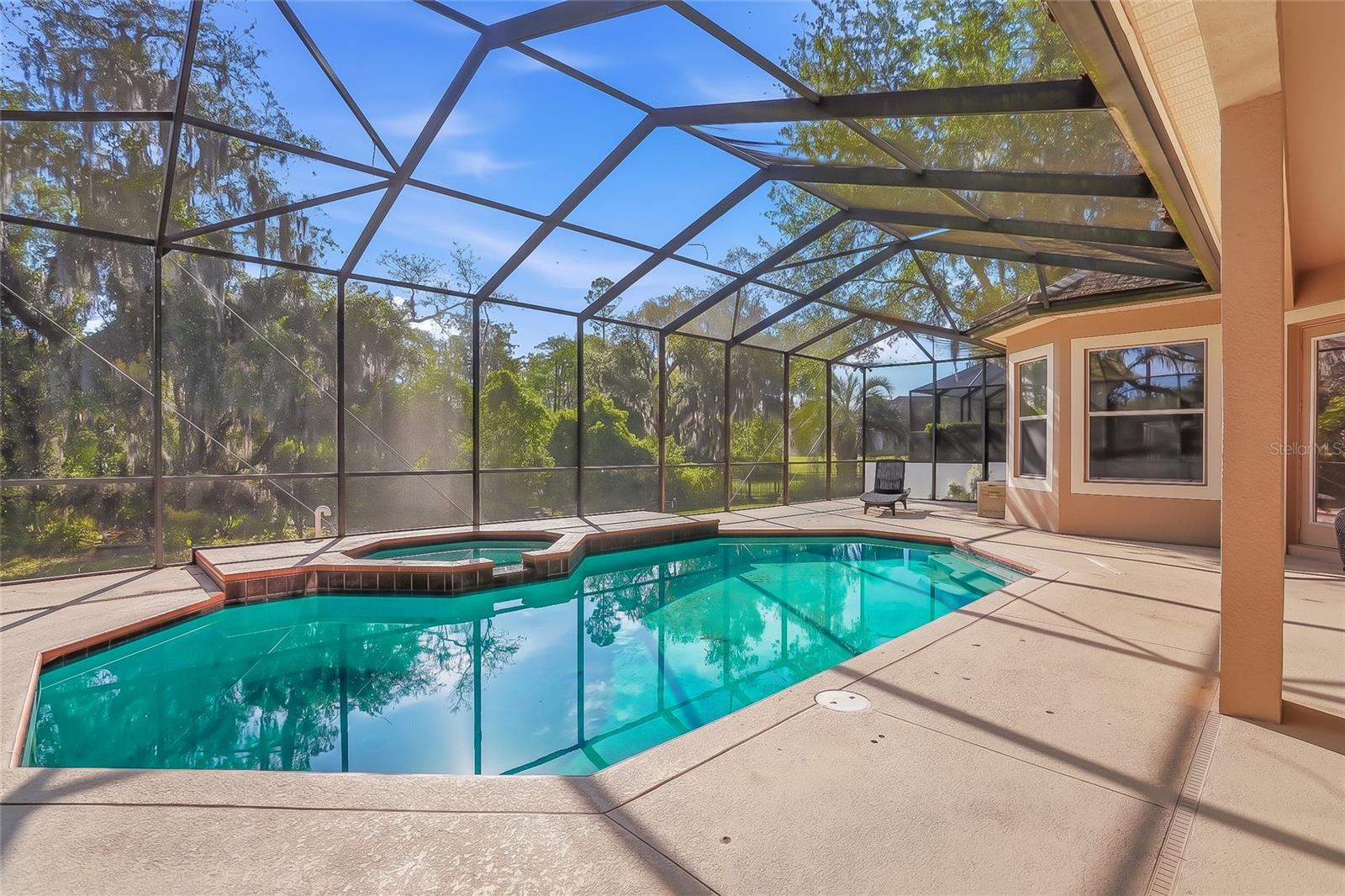 WATERS EDGE 04 - Residential