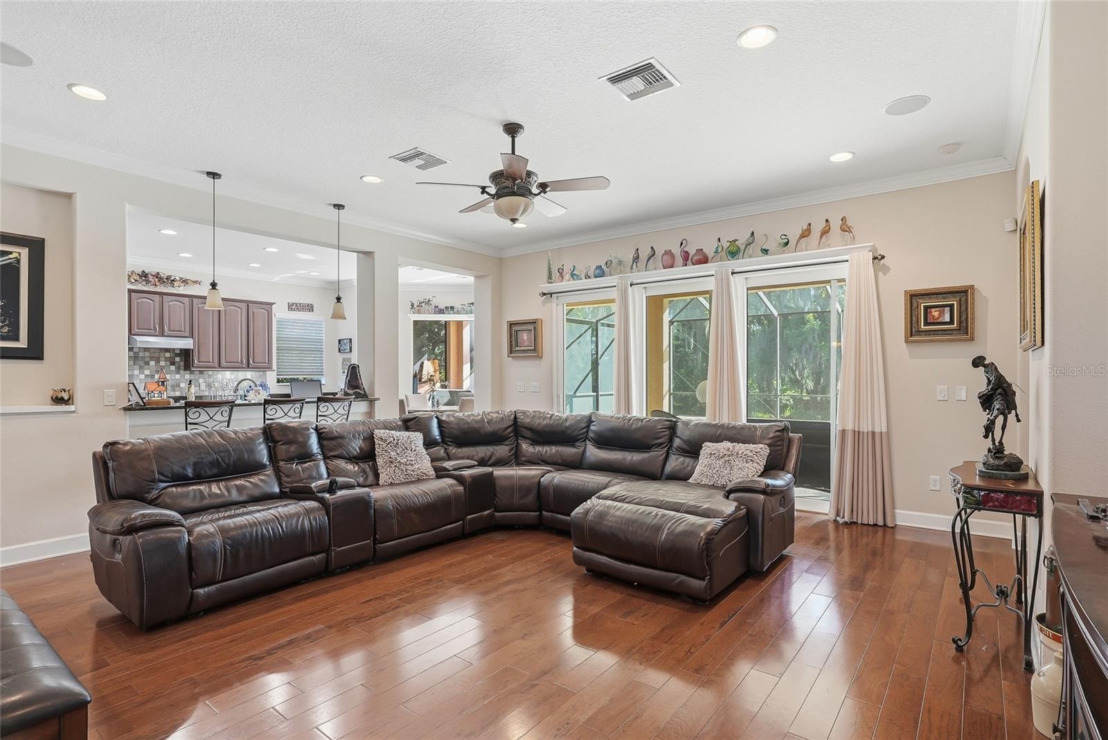 WATERS EDGE 04 - Residential