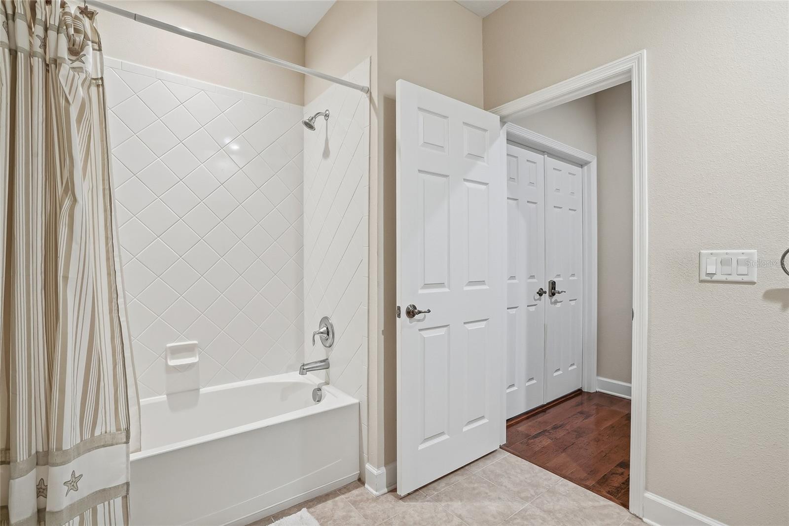 WATERS EDGE 04 - Residential