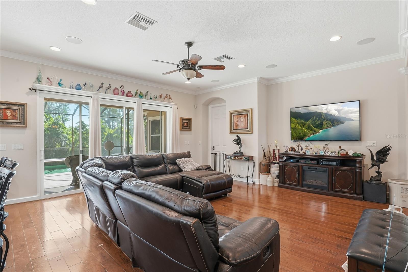 WATERS EDGE 04 - Residential