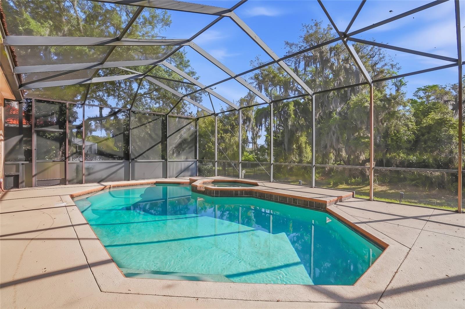 WATERS EDGE 04 - Residential