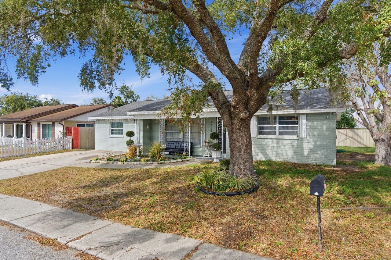 EMBASSY HILLS - Residential