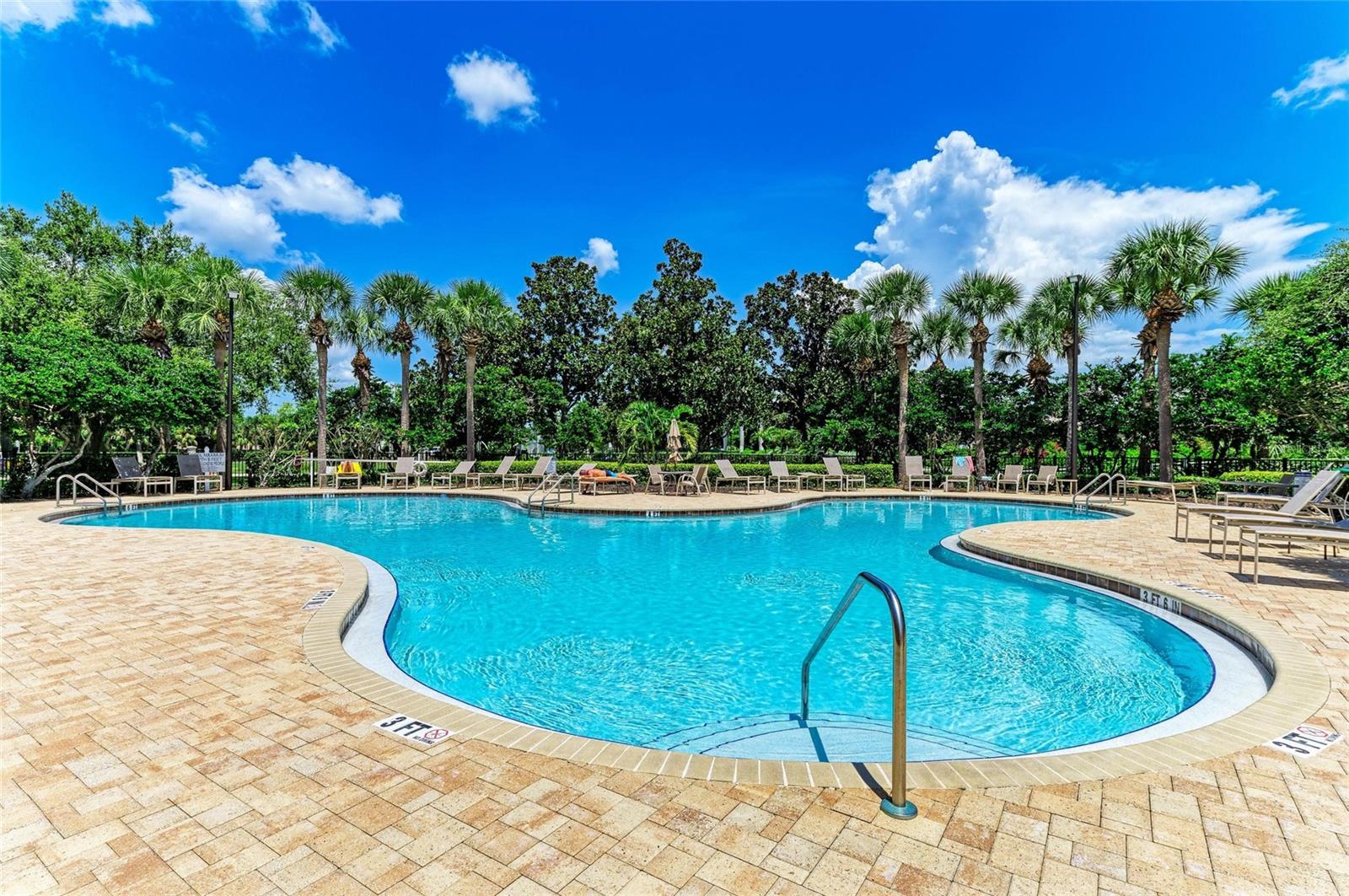 PALMA SOLA TRACE - Residential