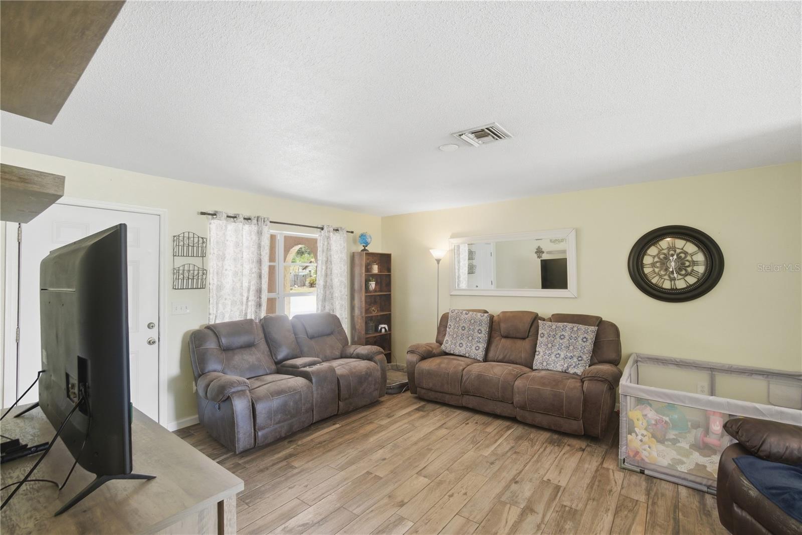 OAK LEA VILLAGE SEC 03 - Residential