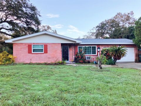 Photo of 1221 12th Court SW, Largo, FL 33770 (MLS # TB8424671) Photo of 1221 12th Court SW, Largo, FL 33770 (MLS # TB8424671)
