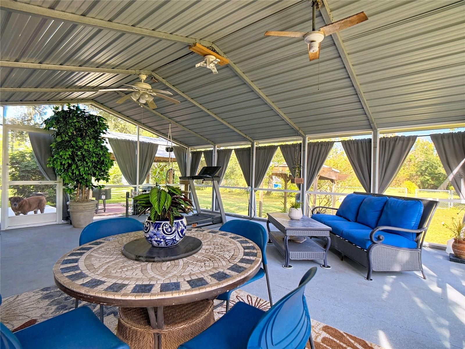 SMALL FARMS - Residential