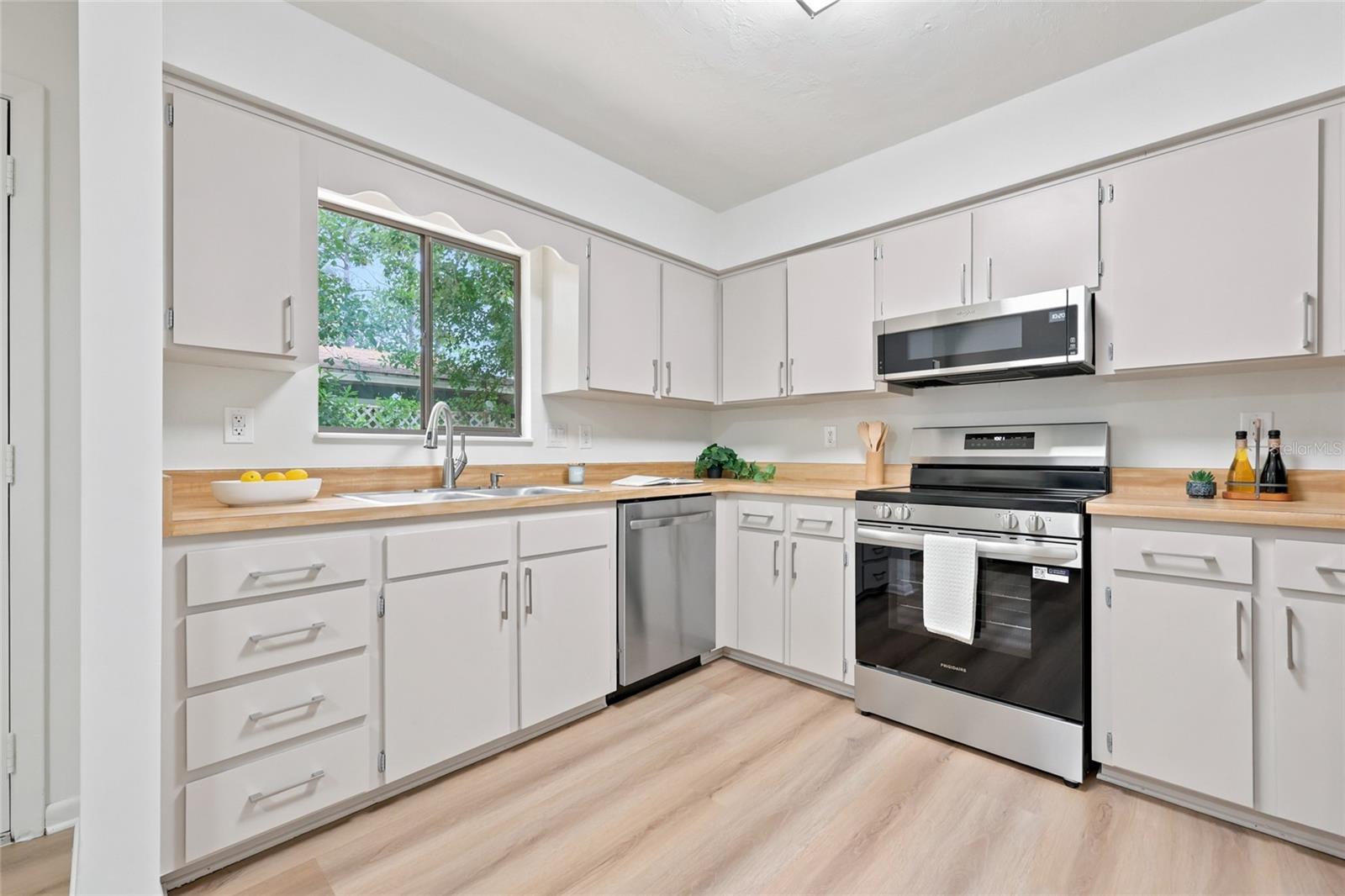 8534 NW 42ND STREET