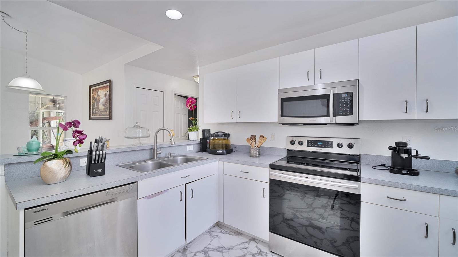 GOLDEN GATE ESTATE UNIT 83 - Residential Lease