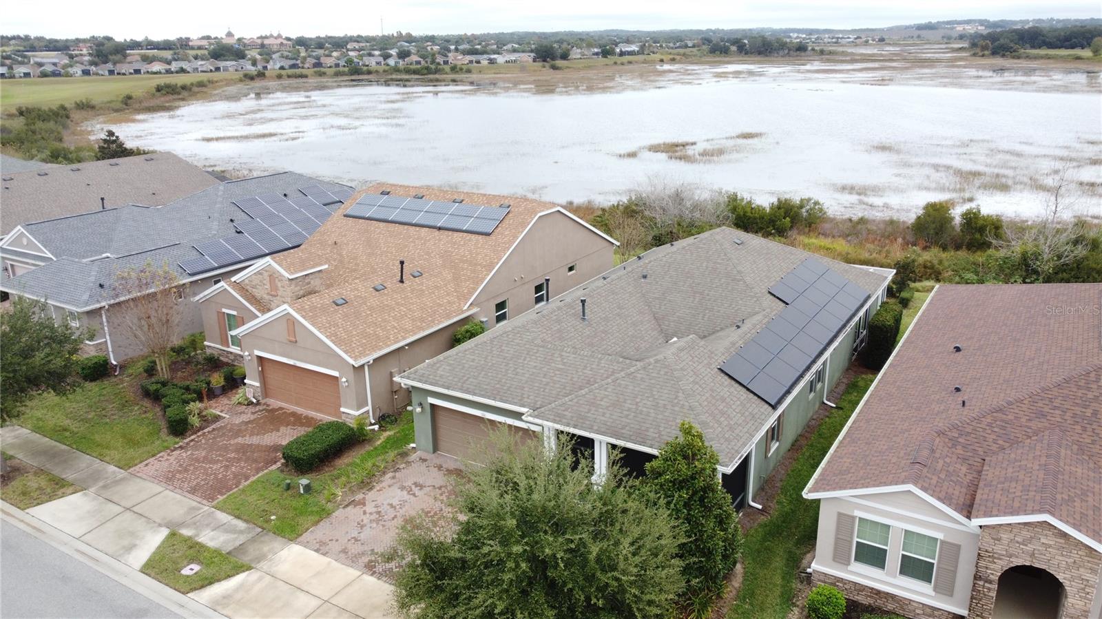 CASCADES OF GROVELAND (TRILOGY) - Residential