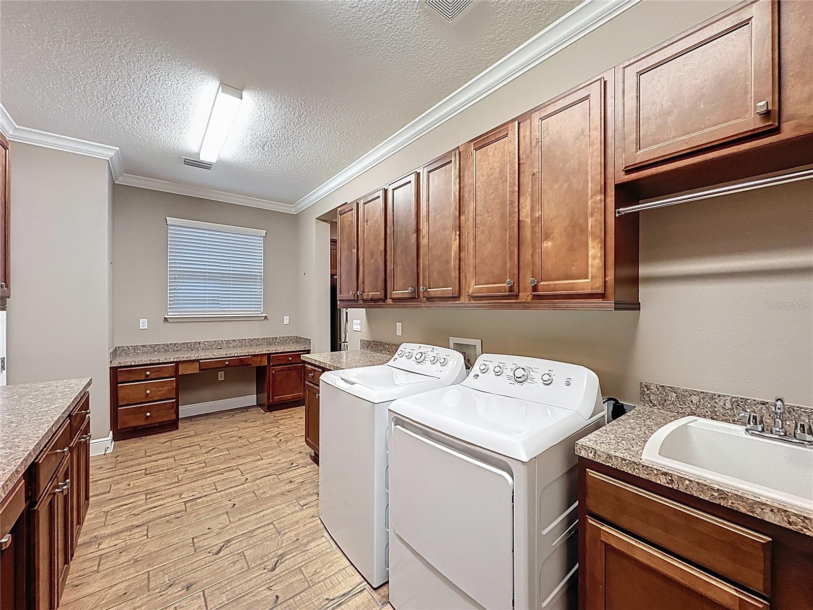 CASCADES OF GROVELAND (TRILOGY) - Residential