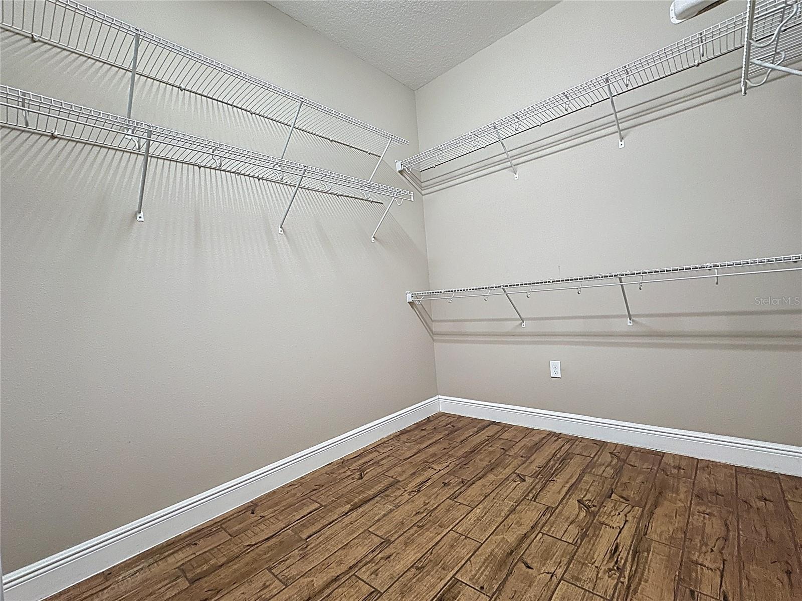 CASCADES OF GROVELAND (TRILOGY) - Residential