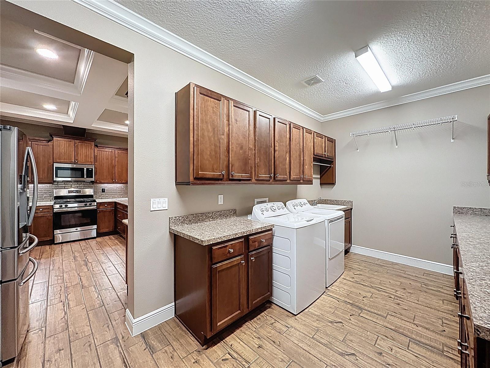 CASCADES OF GROVELAND (TRILOGY) - Residential