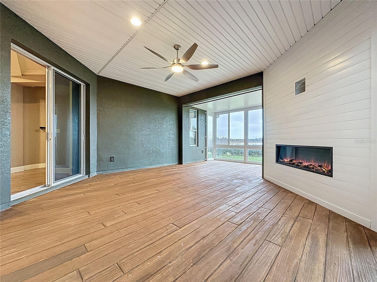 CASCADES OF GROVELAND (TRILOGY) - Residential