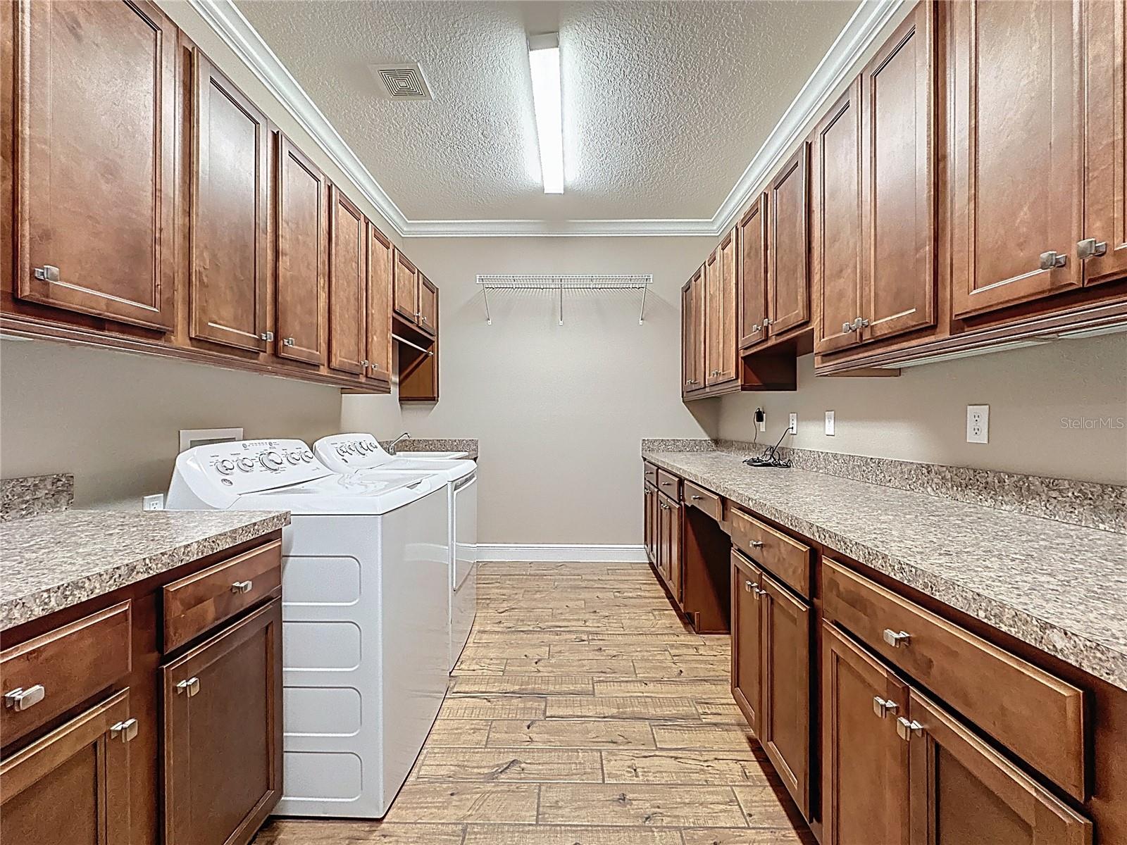 CASCADES OF GROVELAND (TRILOGY) - Residential