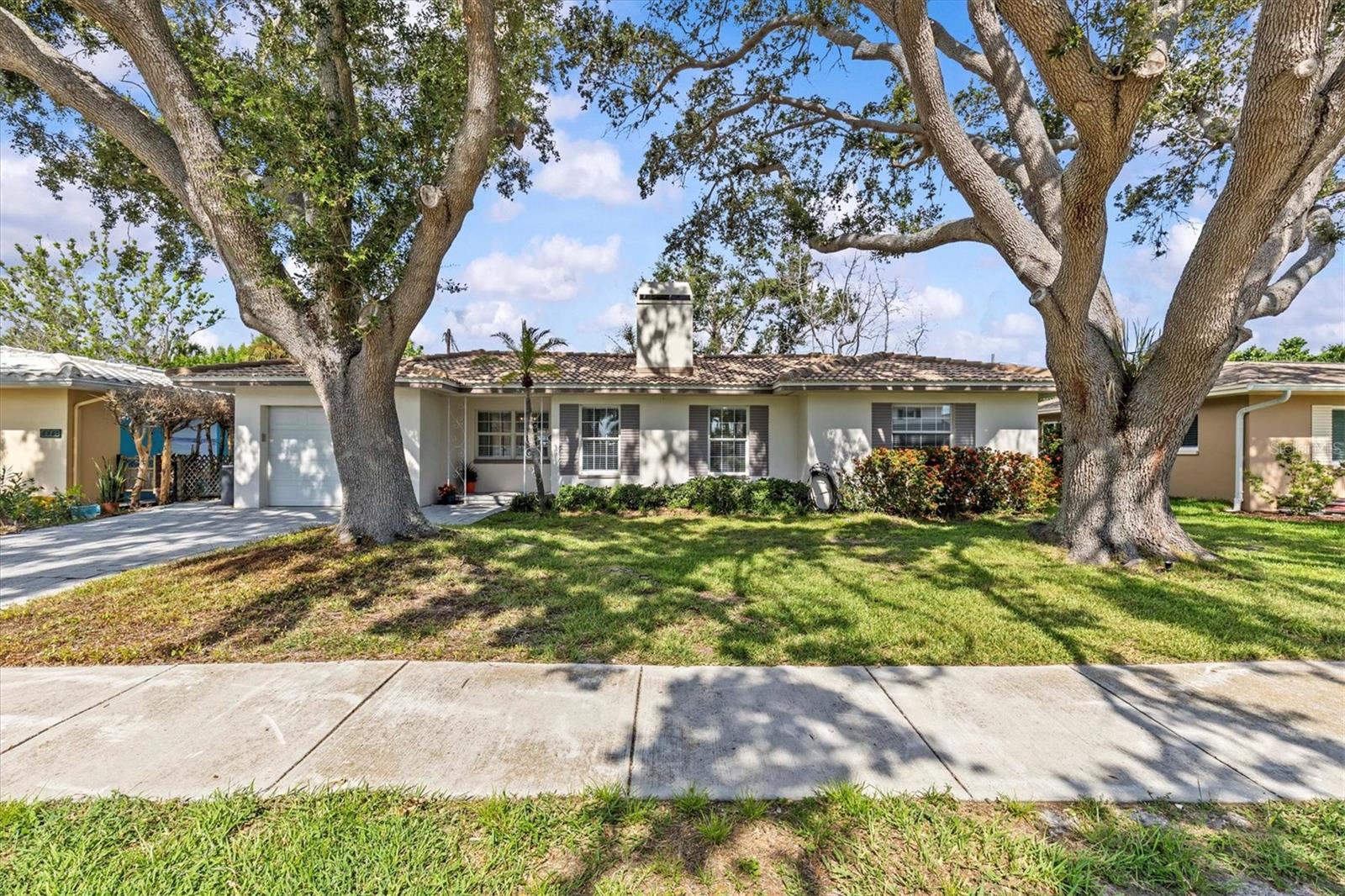 824 NARCISSUS AVENUE