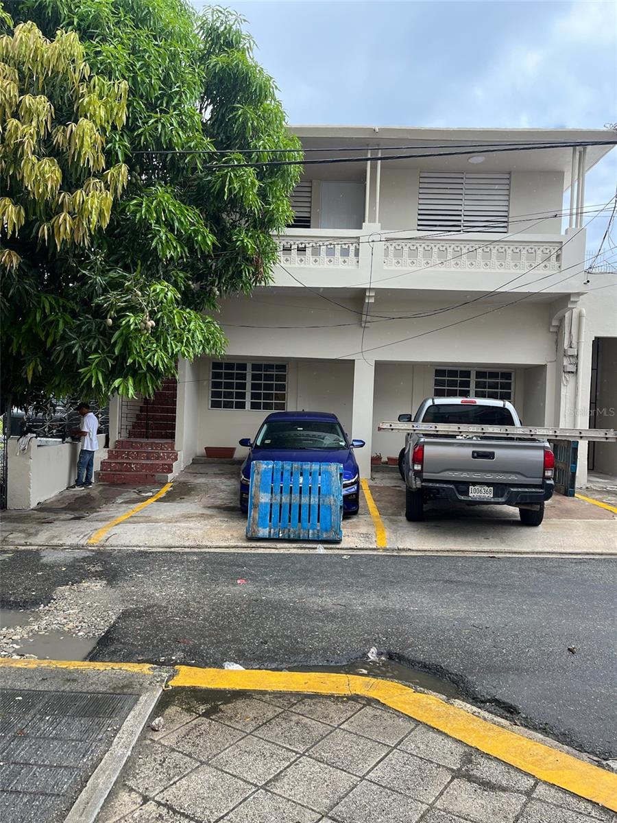 Excellent property located on the second floor, one block from USC (University of Sagrado Corazon). Excellent for students and/or faculty of the academic faculty. It does not have appliances, but they can be installed. Utilities are not included, but they are also negotiable. Available July 1st, don't miss this opportunity. All negotiable! Requirements: 1 month's deposit, 1 month's rent in advance, lease bond ($100 per year, credit inquiry)