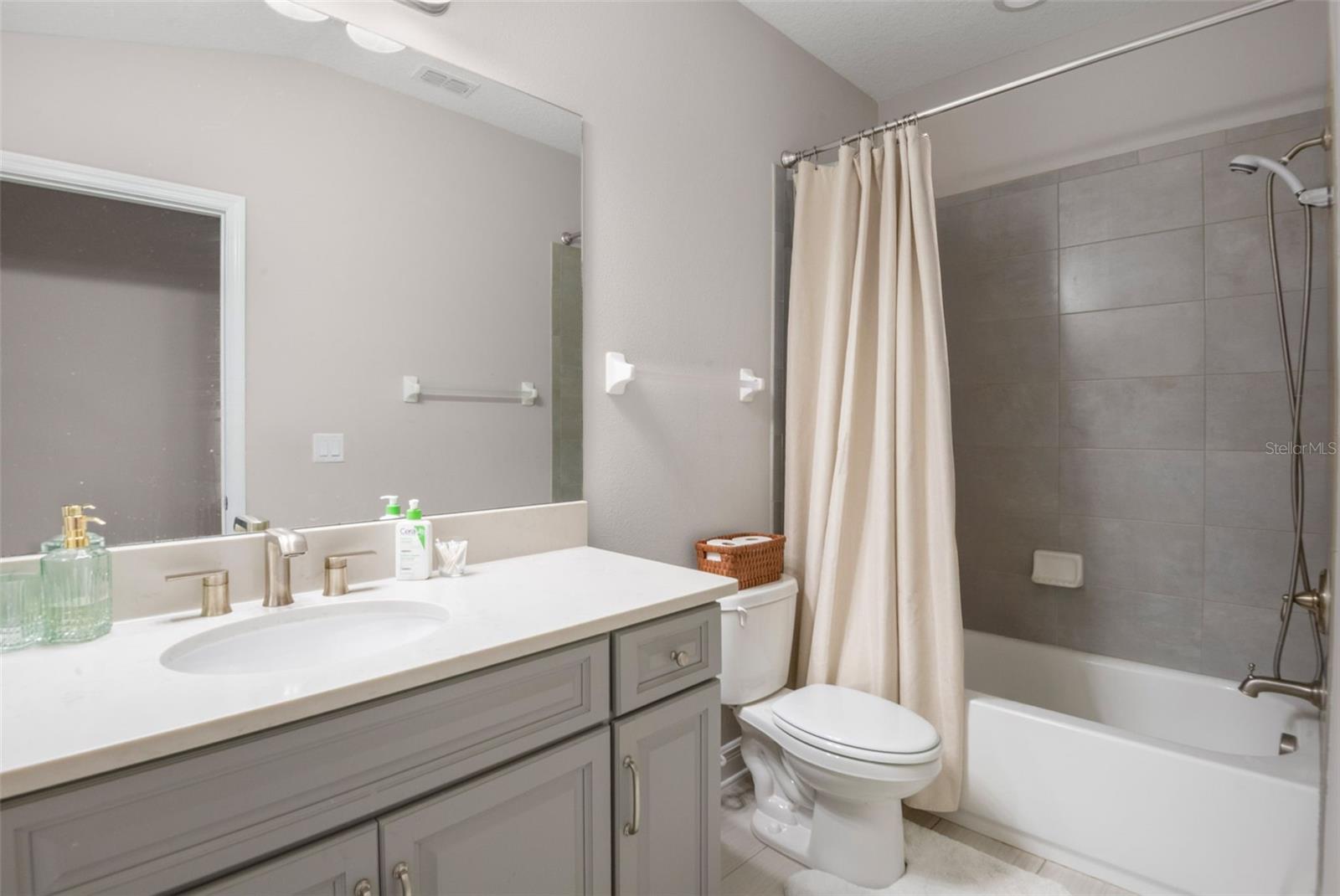 TOWNS AT BELLEAIR GROVE - Residential Lease