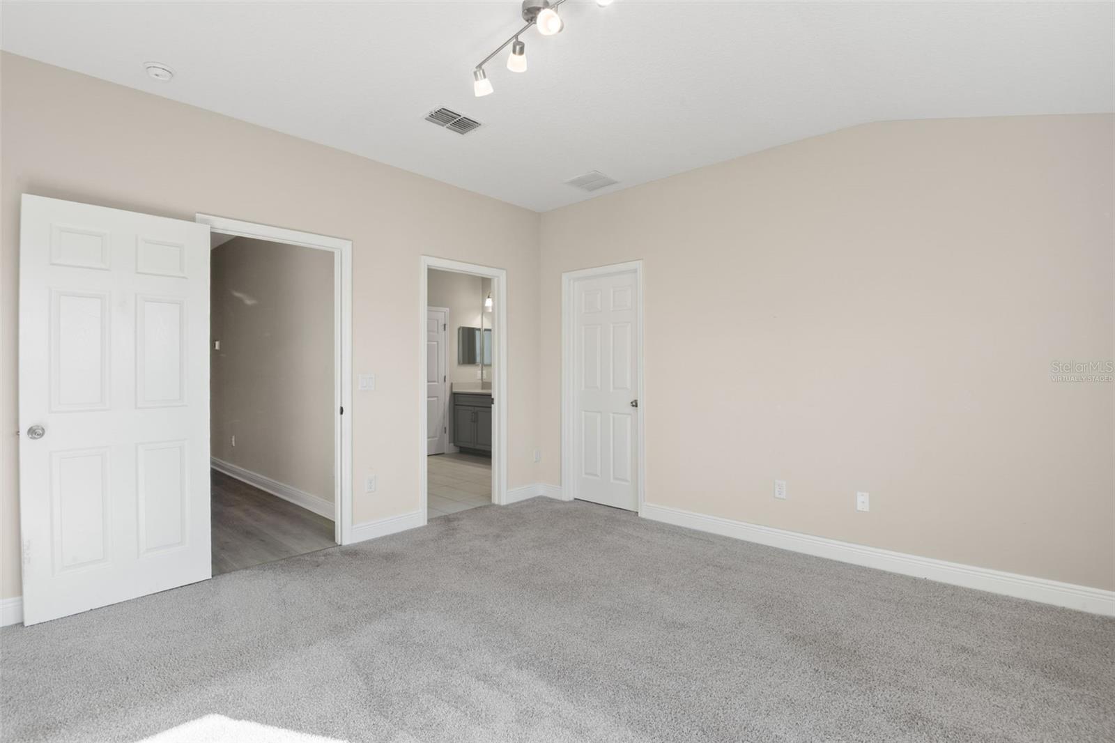 TOWNS AT BELLEAIR GROVE - Residential Lease