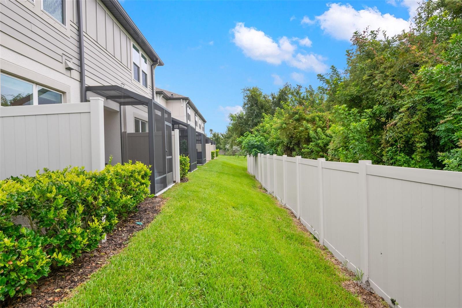 TOWNS AT BELLEAIR GROVE - Residential Lease