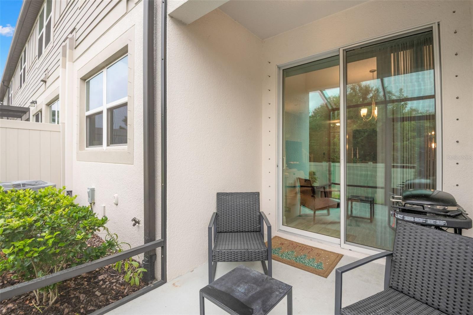 TOWNS AT BELLEAIR GROVE - Residential Lease