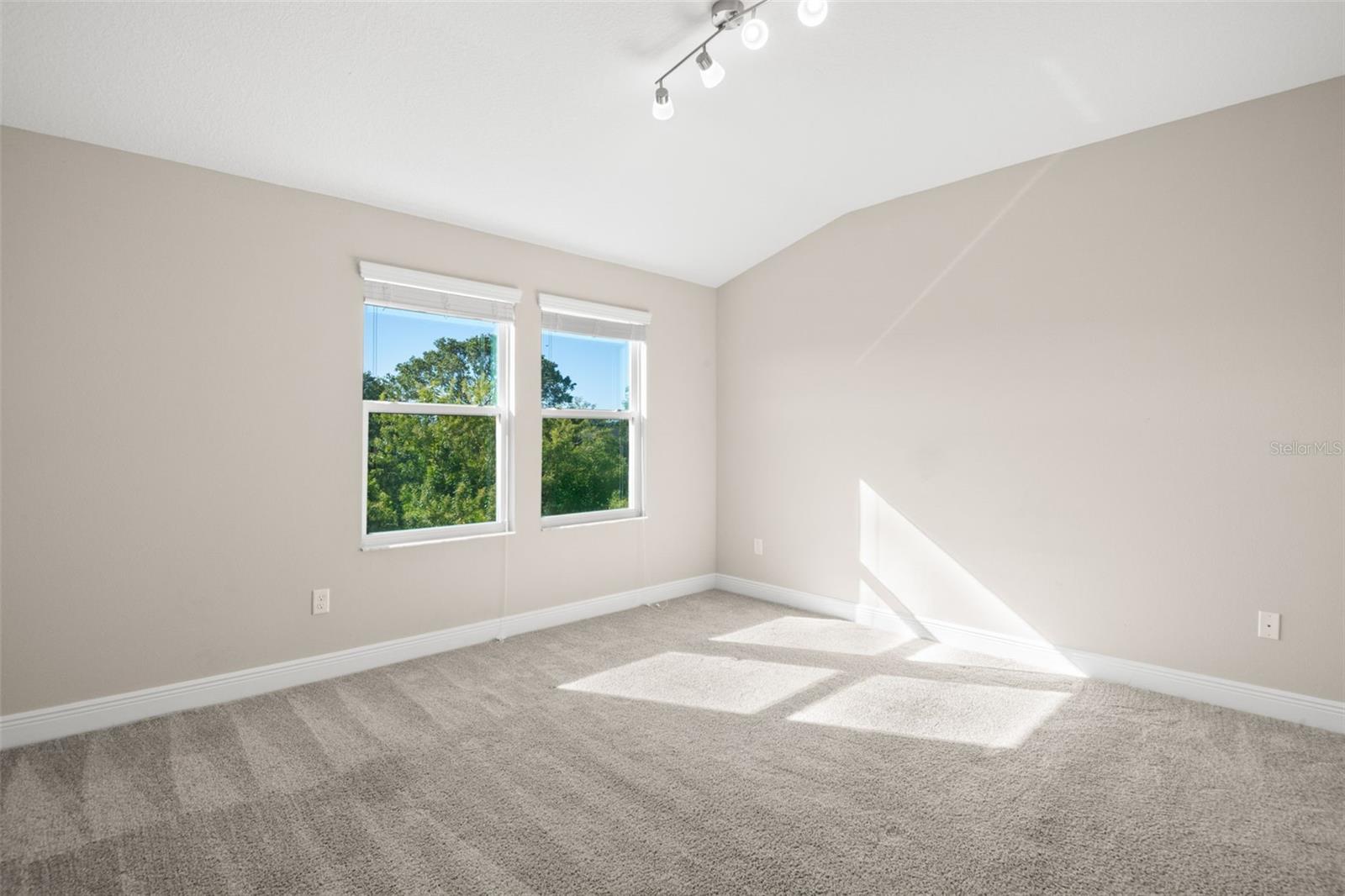 TOWNS AT BELLEAIR GROVE - Residential Lease