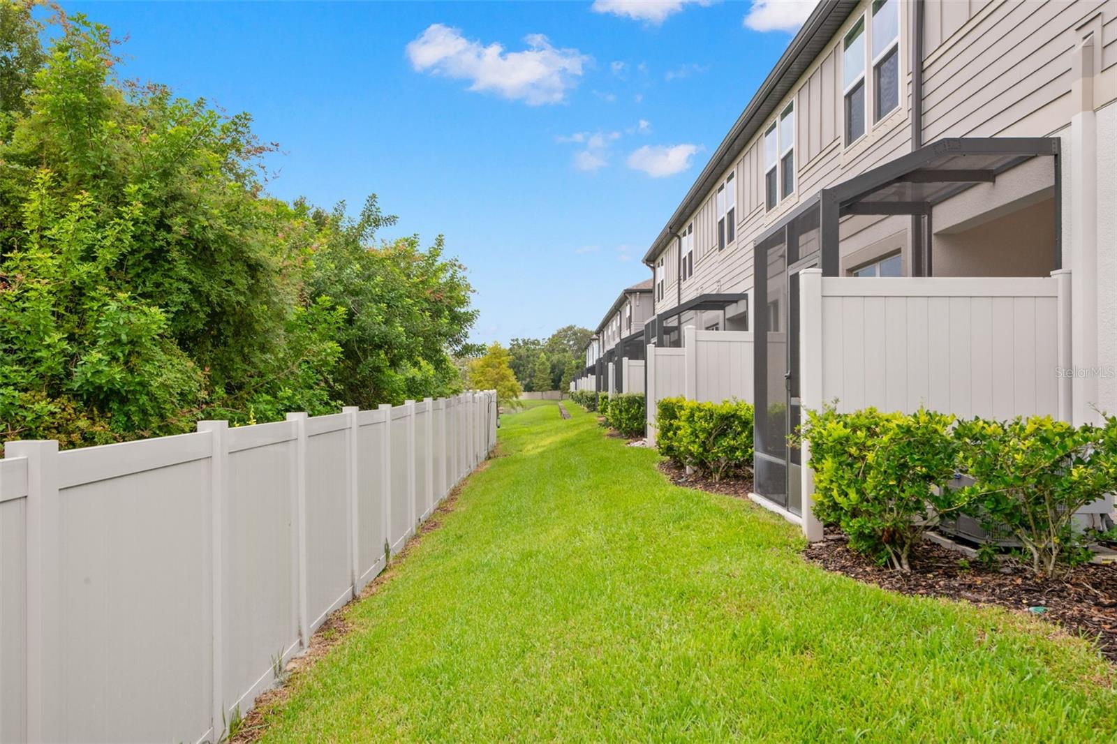 TOWNS AT BELLEAIR GROVE - Residential Lease